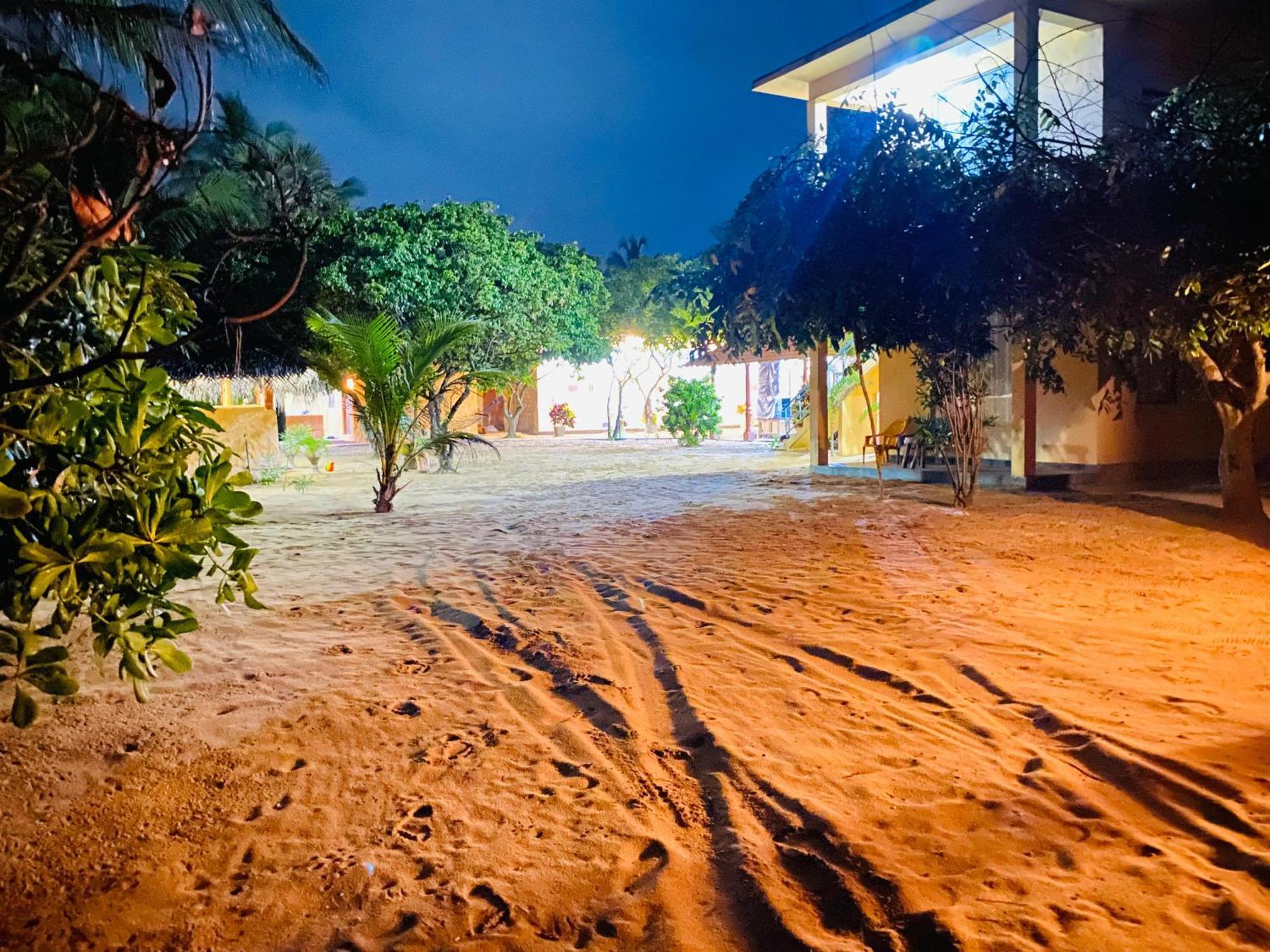 Dolphin Village Alankuda エクステリア 写真