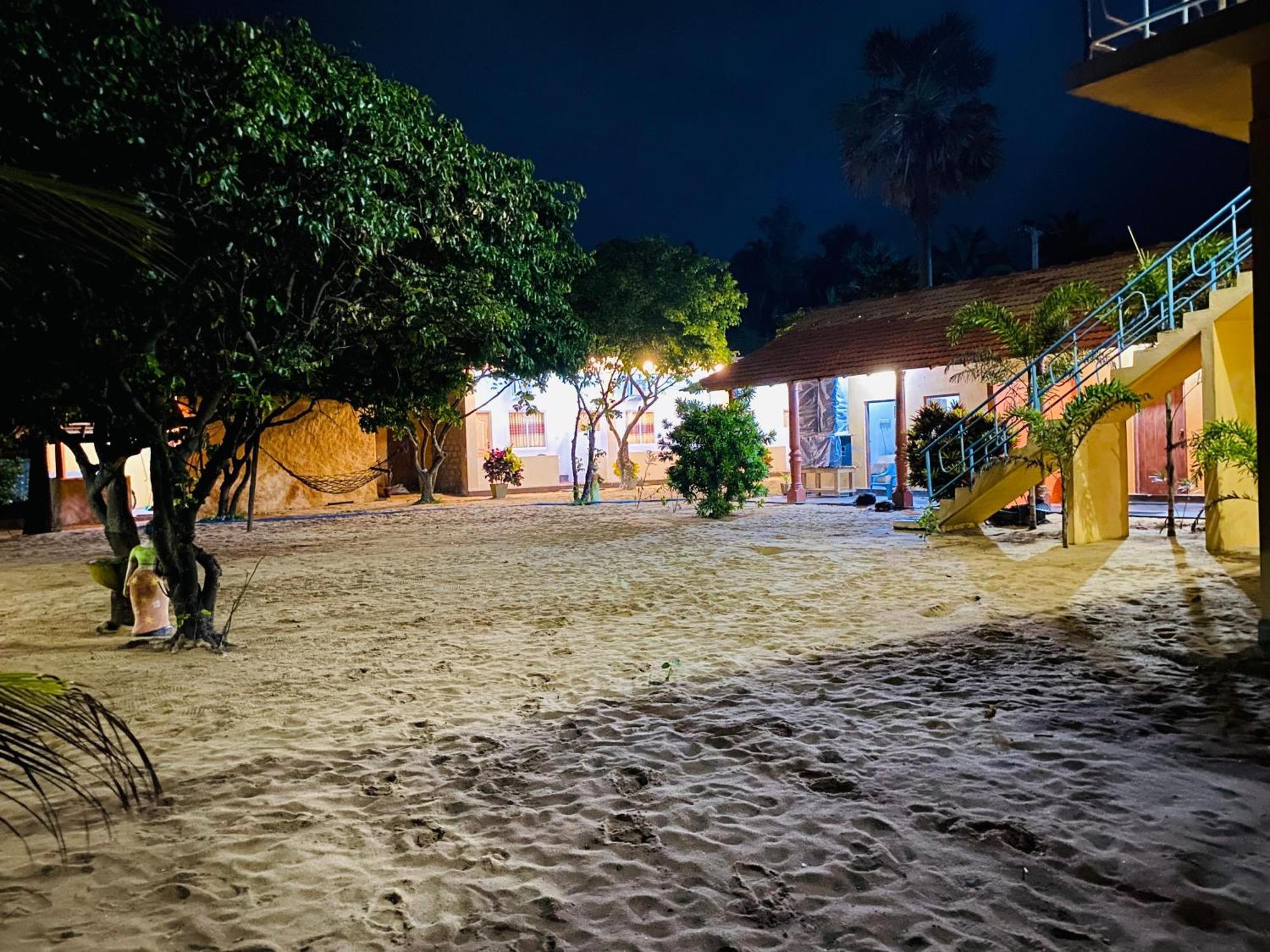 Dolphin Village Alankuda エクステリア 写真