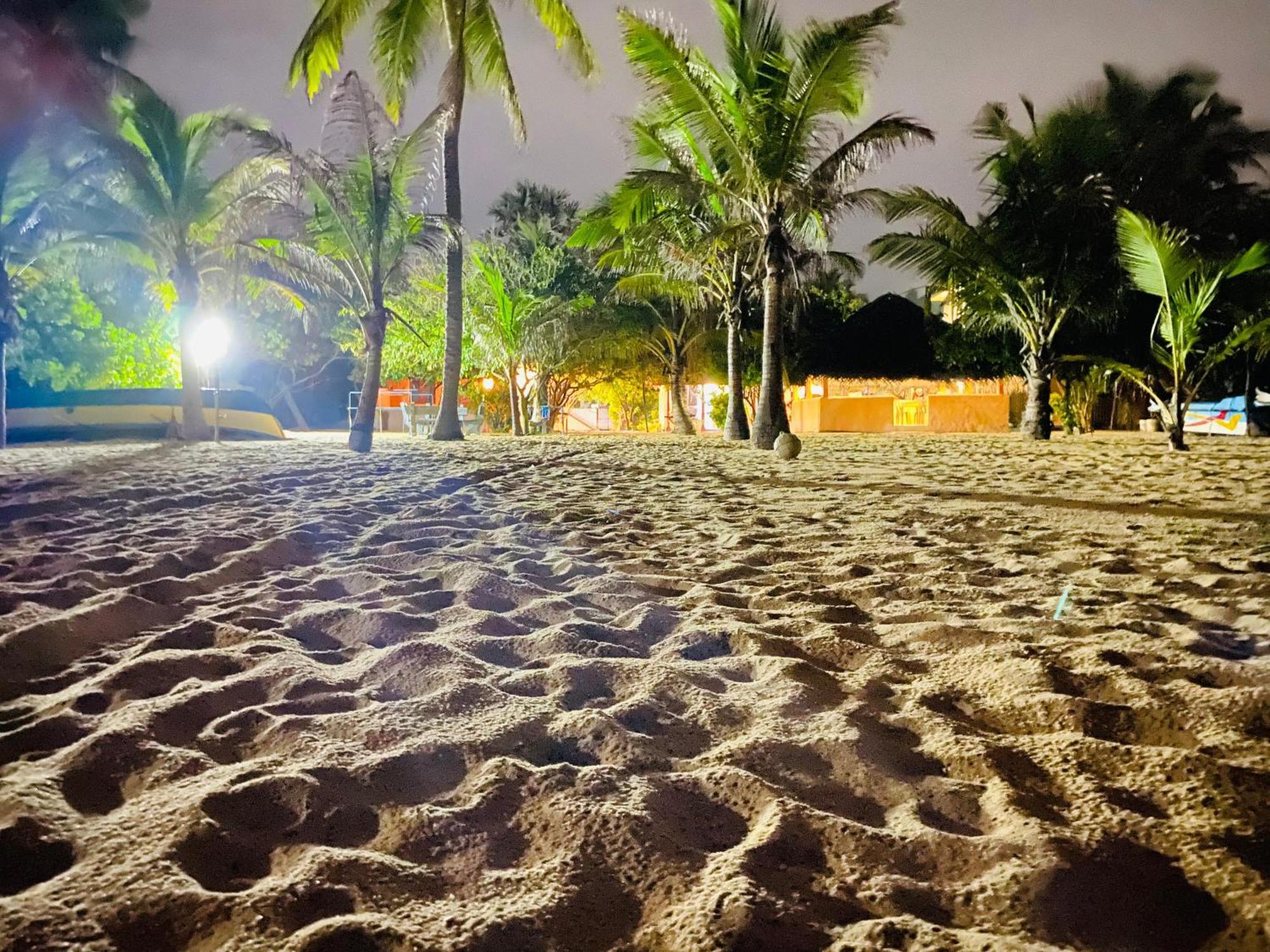 Dolphin Village Alankuda エクステリア 写真